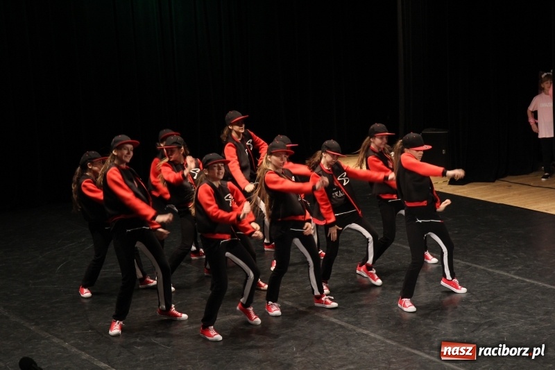 Zdjęcie w galerii na portalu naszraciborz.pl: Taneczne popisy w RCK za sprawą Festiwalu Twórczości Artystycznej wiadomości z regionu