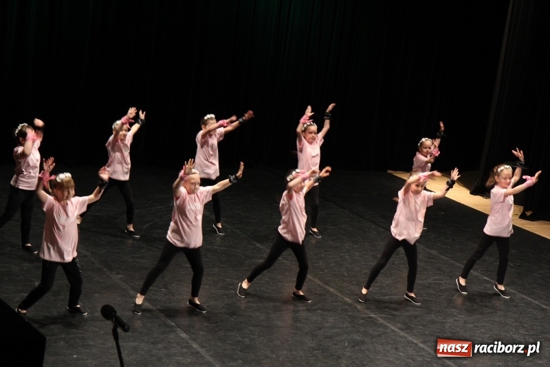 Zdjęcie w galerii na portalu naszraciborz.pl: Taneczne popisy w RCK za sprawą Festiwalu Twórczości Artystycznej wiadomości z regionu