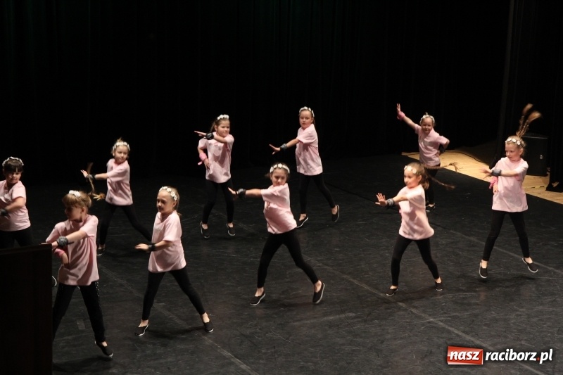 Zdjęcie w galerii na portalu naszraciborz.pl: Taneczne popisy w RCK za sprawą Festiwalu Twórczości Artystycznej wiadomości z regionu
