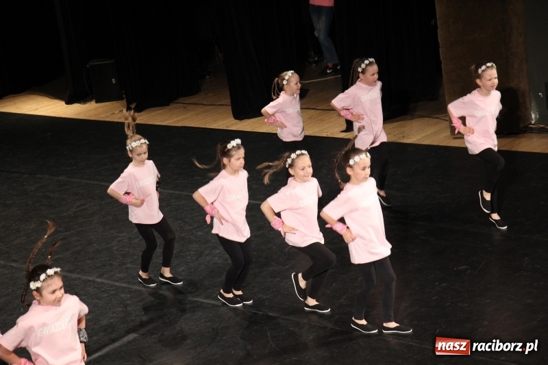 Zdjęcie w galerii na portalu naszraciborz.pl: Taneczne popisy w RCK za sprawą Festiwalu Twórczości Artystycznej wiadomości z regionu
