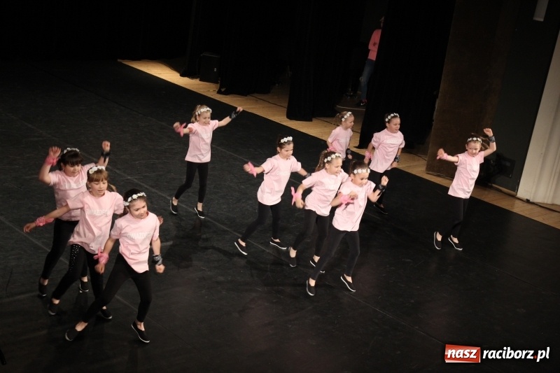 Zdjęcie w galerii na portalu naszraciborz.pl: Taneczne popisy w RCK za sprawą Festiwalu Twórczości Artystycznej wiadomości z regionu
