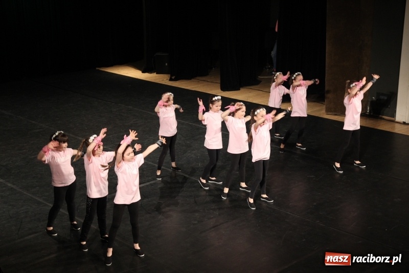 Zdjęcie w galerii na portalu naszraciborz.pl: Taneczne popisy w RCK za sprawą Festiwalu Twórczości Artystycznej wiadomości z regionu