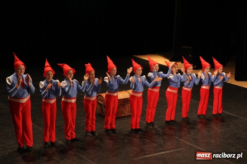 Zdjęcie w galerii na portalu naszraciborz.pl: Taneczne popisy w RCK za sprawą Festiwalu Twórczości Artystycznej wiadomości z regionu