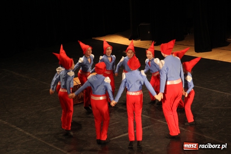 Zdjęcie w galerii na portalu naszraciborz.pl: Taneczne popisy w RCK za sprawą Festiwalu Twórczości Artystycznej wiadomości z regionu