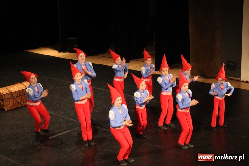 Zdjęcie w galerii na portalu naszraciborz.pl: Taneczne popisy w RCK za sprawą Festiwalu Twórczości Artystycznej wiadomości z regionu