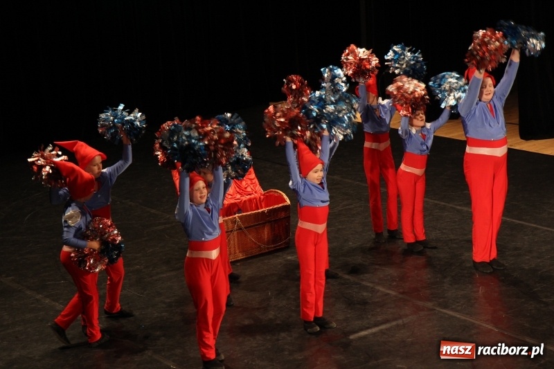 Zdjęcie w galerii na portalu naszraciborz.pl: Taneczne popisy w RCK za sprawą Festiwalu Twórczości Artystycznej wiadomości z regionu