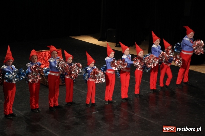 Zdjęcie w galerii na portalu naszraciborz.pl: Taneczne popisy w RCK za sprawą Festiwalu Twórczości Artystycznej wiadomości z regionu