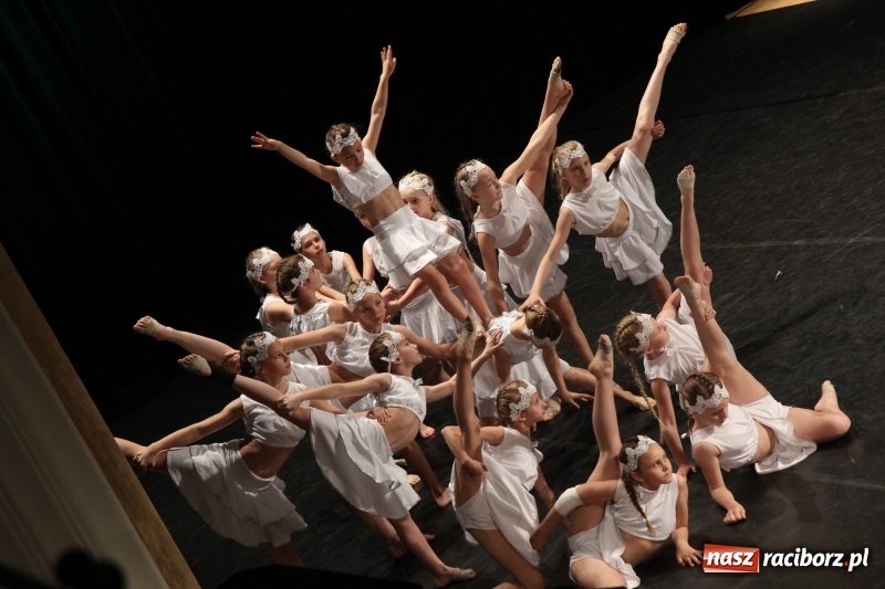 Zdjęcie w galerii na portalu naszraciborz.pl: Taneczne popisy w RCK za sprawą Festiwalu Twórczości Artystycznej wiadomości z regionu