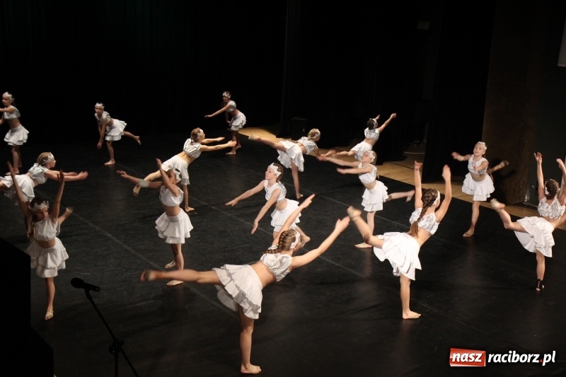 Zdjęcie w galerii na portalu naszraciborz.pl: Taneczne popisy w RCK za sprawą Festiwalu Twórczości Artystycznej wiadomości z regionu