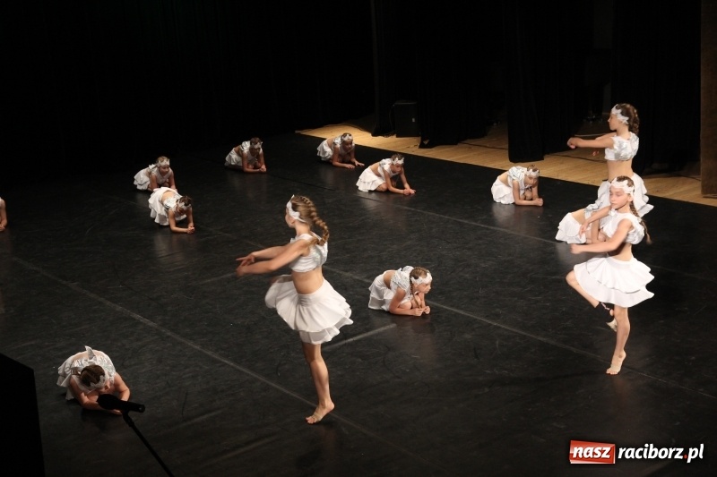 Zdjęcie w galerii na portalu naszraciborz.pl: Taneczne popisy w RCK za sprawą Festiwalu Twórczości Artystycznej wiadomości z regionu