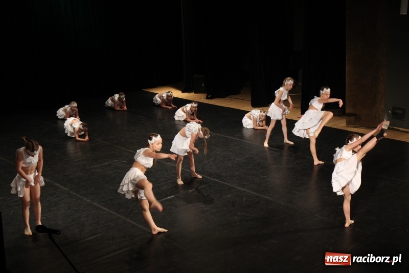 Zdjęcie w galerii na portalu naszraciborz.pl: Taneczne popisy w RCK za sprawą Festiwalu Twórczości Artystycznej wiadomości z regionu
