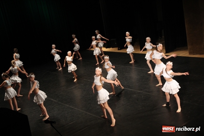 Zdjęcie w galerii na portalu naszraciborz.pl: Taneczne popisy w RCK za sprawą Festiwalu Twórczości Artystycznej wiadomości z regionu