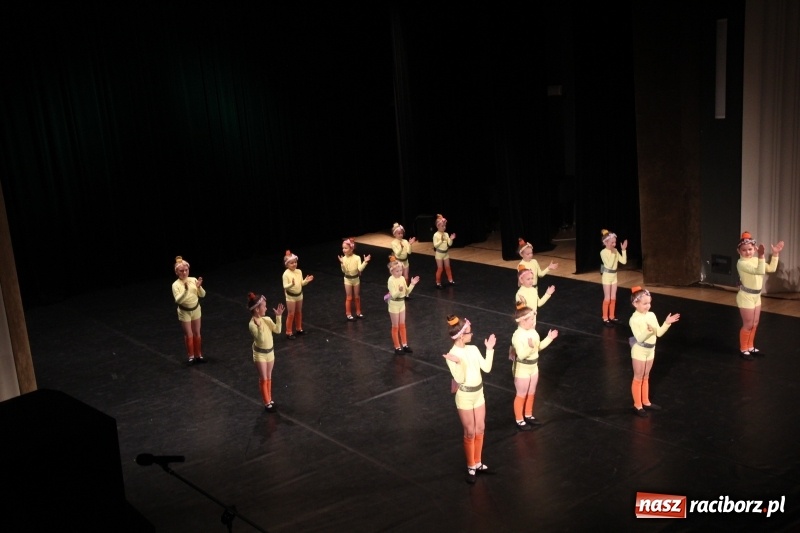 Zdjęcie w galerii na portalu naszraciborz.pl: Taneczne popisy w RCK za sprawą Festiwalu Twórczości Artystycznej wiadomości z regionu