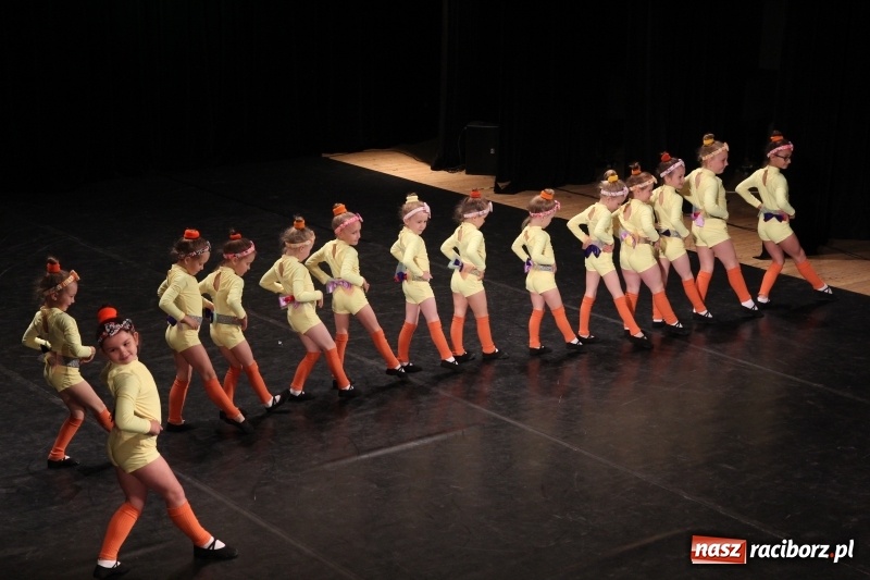 Zdjęcie w galerii na portalu naszraciborz.pl: Taneczne popisy w RCK za sprawą Festiwalu Twórczości Artystycznej wiadomości z regionu