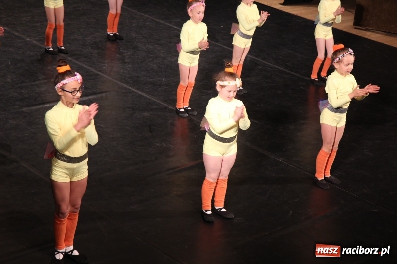 Zdjęcie w galerii na portalu naszraciborz.pl: Taneczne popisy w RCK za sprawą Festiwalu Twórczości Artystycznej wiadomości z regionu