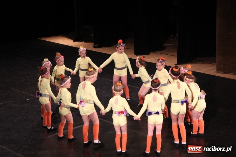 Zdjęcie w galerii na portalu naszraciborz.pl: Taneczne popisy w RCK za sprawą Festiwalu Twórczości Artystycznej wiadomości z regionu