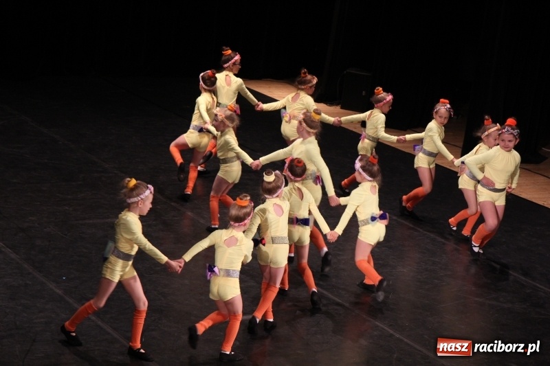 Zdjęcie w galerii na portalu naszraciborz.pl: Taneczne popisy w RCK za sprawą Festiwalu Twórczości Artystycznej wiadomości z regionu