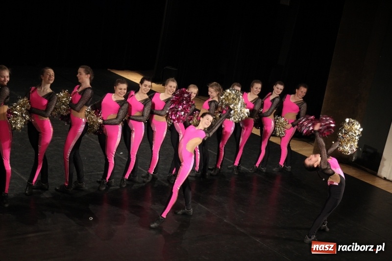 Zdjęcie w galerii na portalu naszraciborz.pl: Taneczne popisy w RCK za sprawą Festiwalu Twórczości Artystycznej wiadomości z regionu