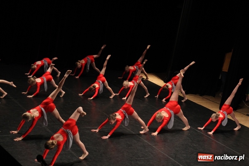 Zdjęcie w galerii na portalu naszraciborz.pl: Taneczne popisy w RCK za sprawą Festiwalu Twórczości Artystycznej wiadomości z regionu