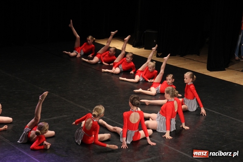 Zdjęcie w galerii na portalu naszraciborz.pl: Taneczne popisy w RCK za sprawą Festiwalu Twórczości Artystycznej wiadomości z regionu
