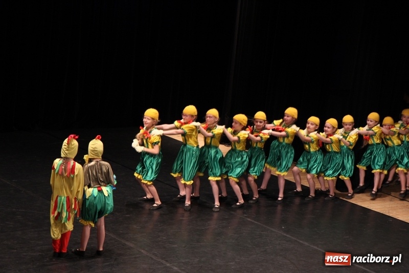 Zdjęcie w galerii na portalu naszraciborz.pl: Taneczne popisy w RCK za sprawą Festiwalu Twórczości Artystycznej wiadomości z regionu