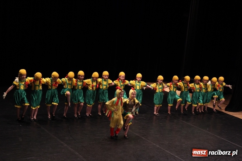 Zdjęcie w galerii na portalu naszraciborz.pl: Taneczne popisy w RCK za sprawą Festiwalu Twórczości Artystycznej wiadomości z regionu