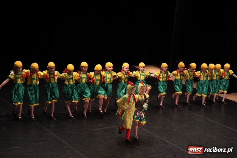 Zdjęcie w galerii na portalu naszraciborz.pl: Taneczne popisy w RCK za sprawą Festiwalu Twórczości Artystycznej wiadomości z regionu