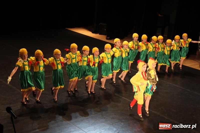 Zdjęcie w galerii na portalu naszraciborz.pl: Taneczne popisy w RCK za sprawą Festiwalu Twórczości Artystycznej wiadomości z regionu