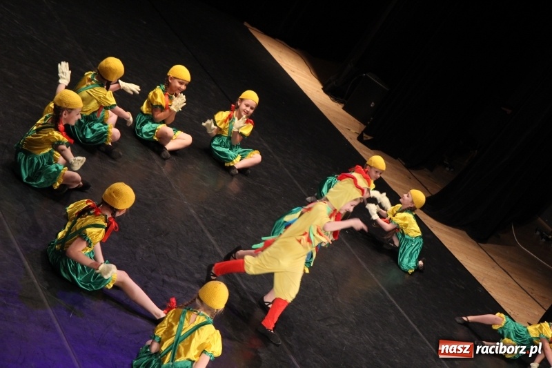 Zdjęcie w galerii na portalu naszraciborz.pl: Taneczne popisy w RCK za sprawą Festiwalu Twórczości Artystycznej wiadomości z regionu