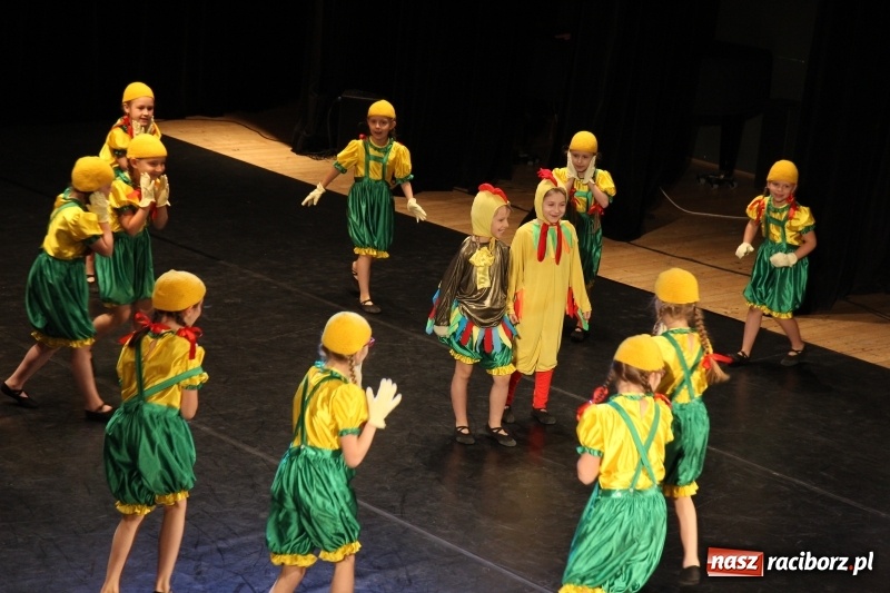 Zdjęcie w galerii na portalu naszraciborz.pl: Taneczne popisy w RCK za sprawą Festiwalu Twórczości Artystycznej wiadomości z regionu