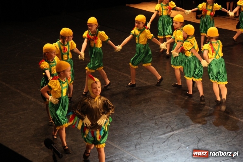 Zdjęcie w galerii na portalu naszraciborz.pl: Taneczne popisy w RCK za sprawą Festiwalu Twórczości Artystycznej wiadomości z regionu