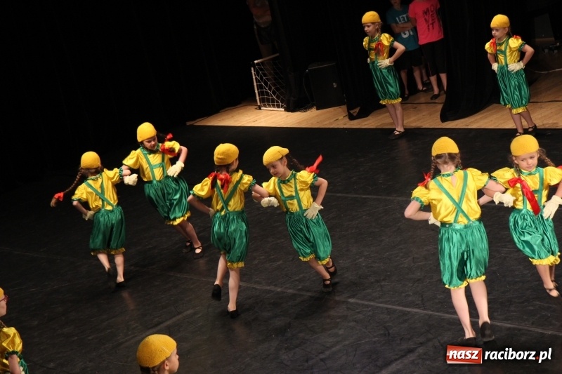 Zdjęcie w galerii na portalu naszraciborz.pl: Taneczne popisy w RCK za sprawą Festiwalu Twórczości Artystycznej wiadomości z regionu