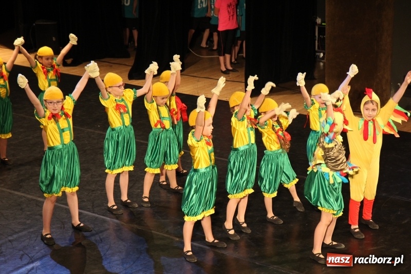 Zdjęcie w galerii na portalu naszraciborz.pl: Taneczne popisy w RCK za sprawą Festiwalu Twórczości Artystycznej wiadomości z regionu
