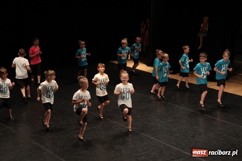 Zdjęcie w galerii na portalu naszraciborz.pl: Taneczne popisy w RCK za sprawą Festiwalu Twórczości Artystycznej wiadomości z regionu