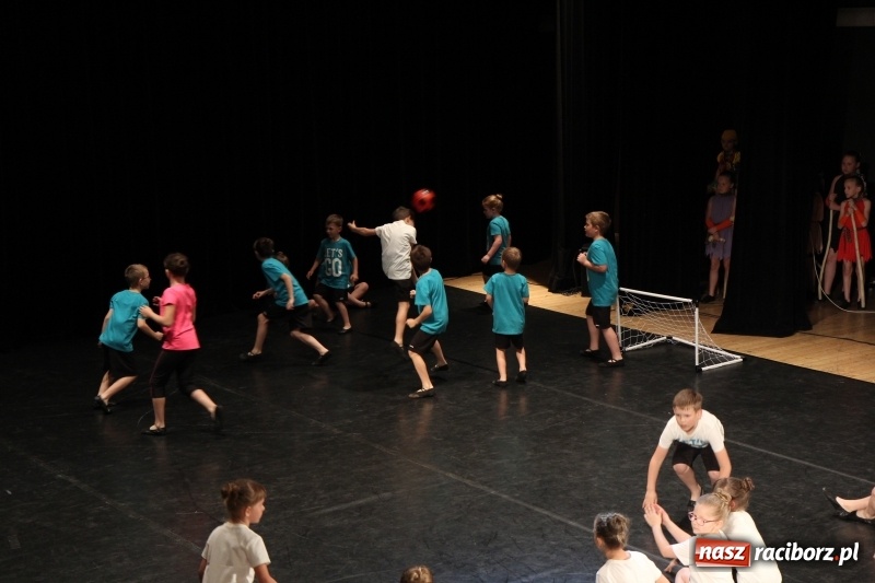 Zdjęcie w galerii na portalu naszraciborz.pl: Taneczne popisy w RCK za sprawą Festiwalu Twórczości Artystycznej wiadomości z regionu