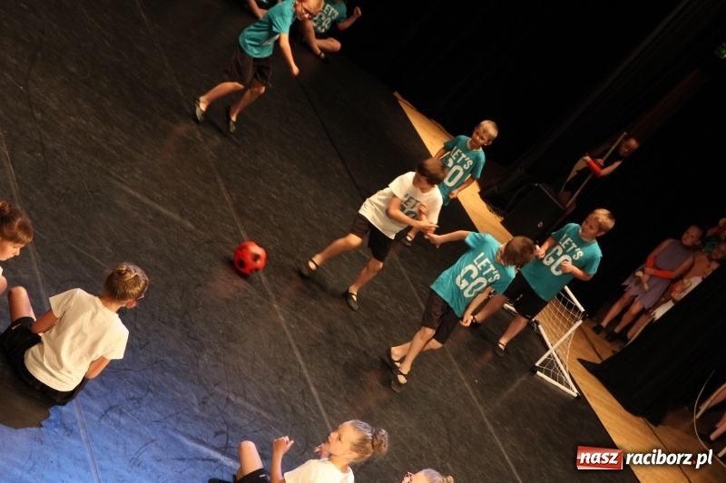 Zdjęcie w galerii na portalu naszraciborz.pl: Taneczne popisy w RCK za sprawą Festiwalu Twórczości Artystycznej wiadomości z regionu