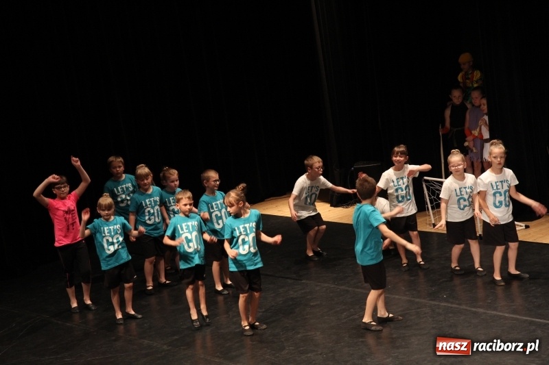 Zdjęcie w galerii na portalu naszraciborz.pl: Taneczne popisy w RCK za sprawą Festiwalu Twórczości Artystycznej wiadomości z regionu