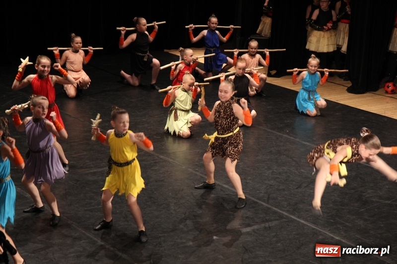 Zdjęcie w galerii na portalu naszraciborz.pl: Taneczne popisy w RCK za sprawą Festiwalu Twórczości Artystycznej wiadomości z regionu