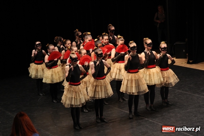 Zdjęcie w galerii na portalu naszraciborz.pl: Taneczne popisy w RCK za sprawą Festiwalu Twórczości Artystycznej wiadomości z regionu