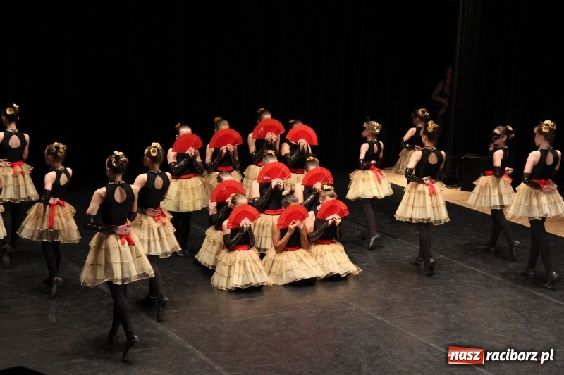 Zdjęcie w galerii na portalu naszraciborz.pl: Taneczne popisy w RCK za sprawą Festiwalu Twórczości Artystycznej wiadomości z regionu