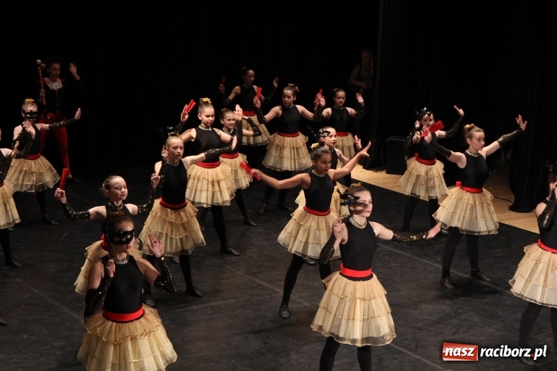 Zdjęcie w galerii na portalu naszraciborz.pl: Taneczne popisy w RCK za sprawą Festiwalu Twórczości Artystycznej wiadomości z regionu