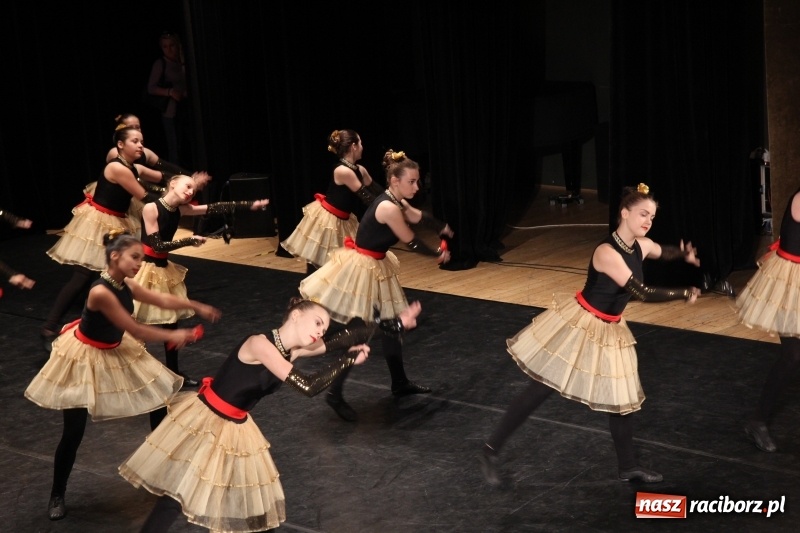 Zdjęcie w galerii na portalu naszraciborz.pl: Taneczne popisy w RCK za sprawą Festiwalu Twórczości Artystycznej wiadomości z regionu