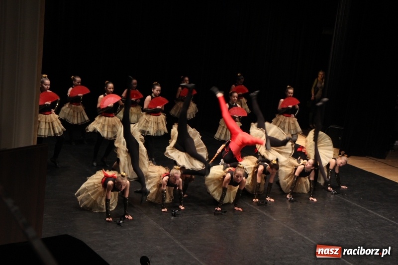 Zdjęcie w galerii na portalu naszraciborz.pl: Taneczne popisy w RCK za sprawą Festiwalu Twórczości Artystycznej wiadomości z regionu