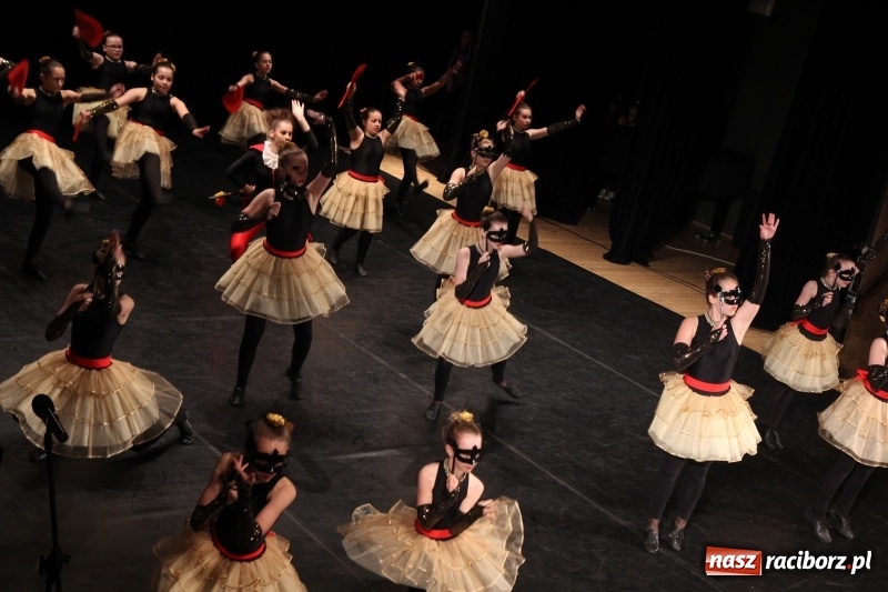 Zdjęcie w galerii na portalu naszraciborz.pl: Taneczne popisy w RCK za sprawą Festiwalu Twórczości Artystycznej wiadomości z regionu
