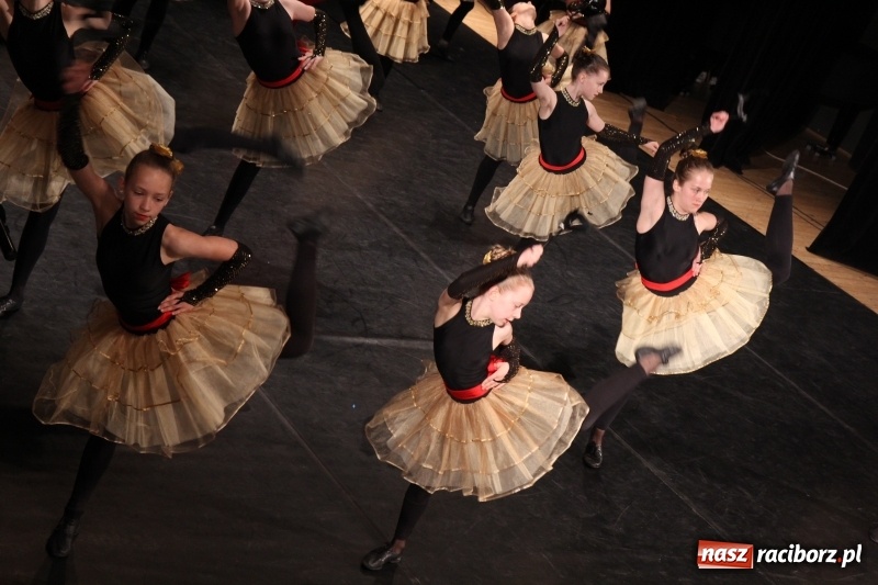 Zdjęcie w galerii na portalu naszraciborz.pl: Taneczne popisy w RCK za sprawą Festiwalu Twórczości Artystycznej wiadomości z regionu