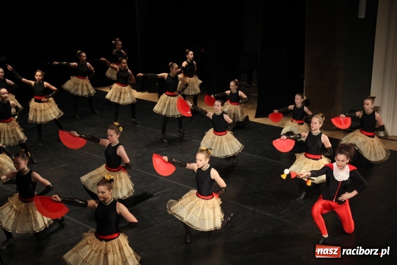 Zdjęcie w galerii na portalu naszraciborz.pl: Taneczne popisy w RCK za sprawą Festiwalu Twórczości Artystycznej wiadomości z regionu