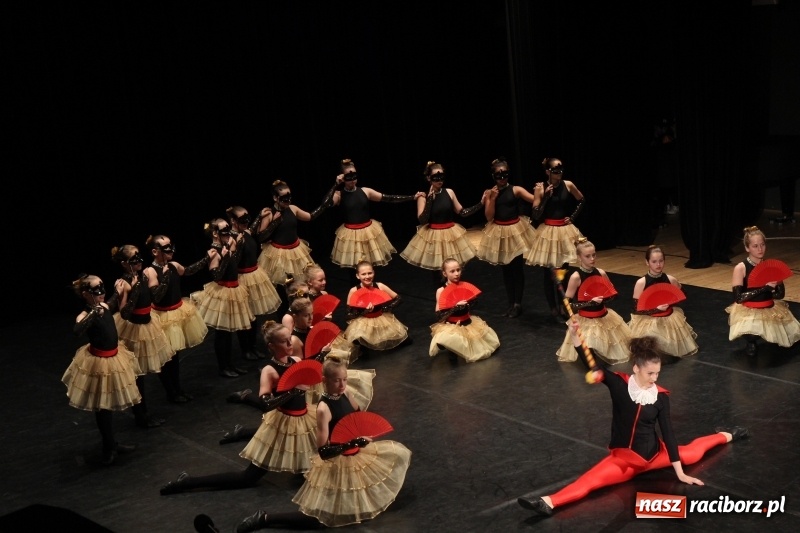 Zdjęcie w galerii na portalu naszraciborz.pl: Taneczne popisy w RCK za sprawą Festiwalu Twórczości Artystycznej wiadomości z regionu