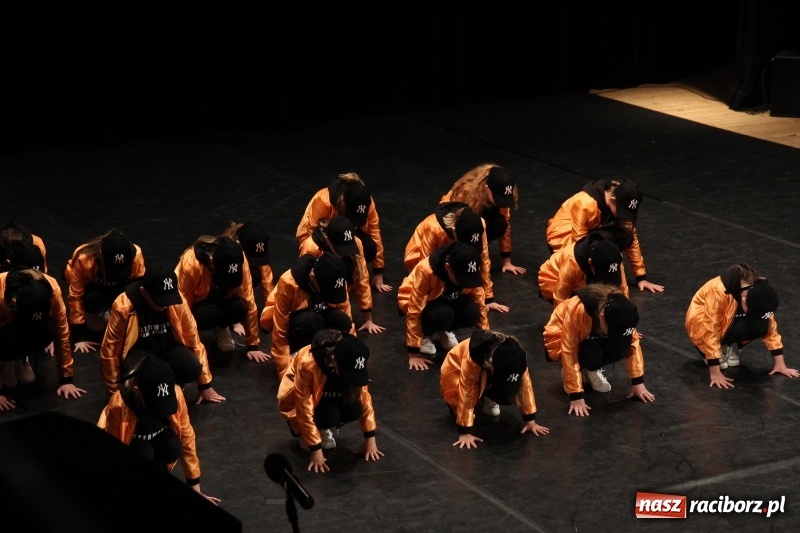 Zdjęcie w galerii na portalu naszraciborz.pl: Taneczne popisy w RCK za sprawą Festiwalu Twórczości Artystycznej wiadomości z regionu