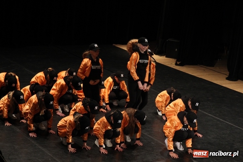 Zdjęcie w galerii na portalu naszraciborz.pl: Taneczne popisy w RCK za sprawą Festiwalu Twórczości Artystycznej wiadomości z regionu