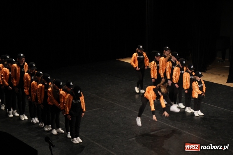 Zdjęcie w galerii na portalu naszraciborz.pl: Taneczne popisy w RCK za sprawą Festiwalu Twórczości Artystycznej wiadomości z regionu